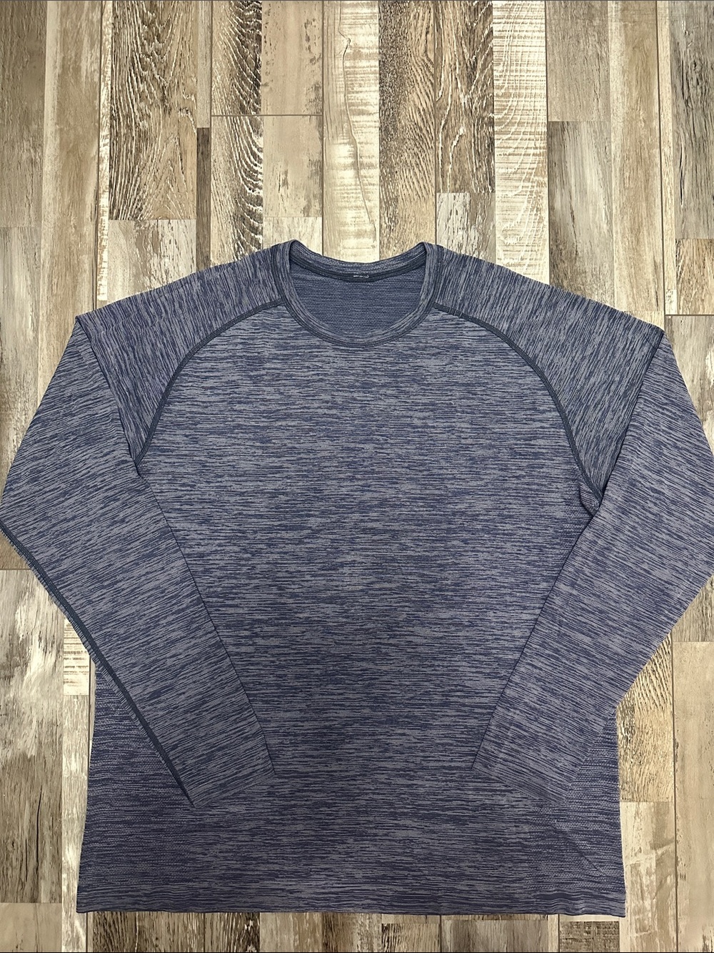 lululemon athletica Men’s Long-Sleeve Crew in Heather Navy and Gray